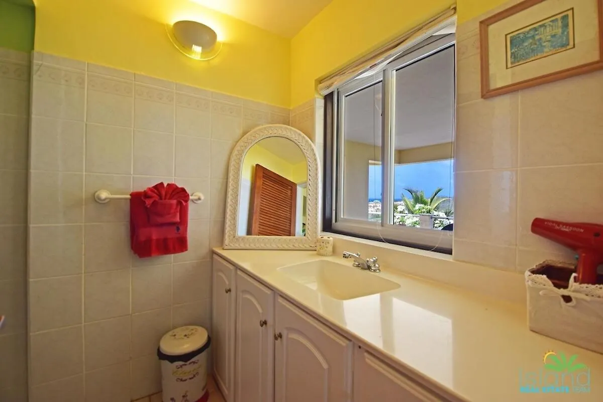Villa Luminara- Lux Pool, Garden, Retreat & Beach Oyster Pond