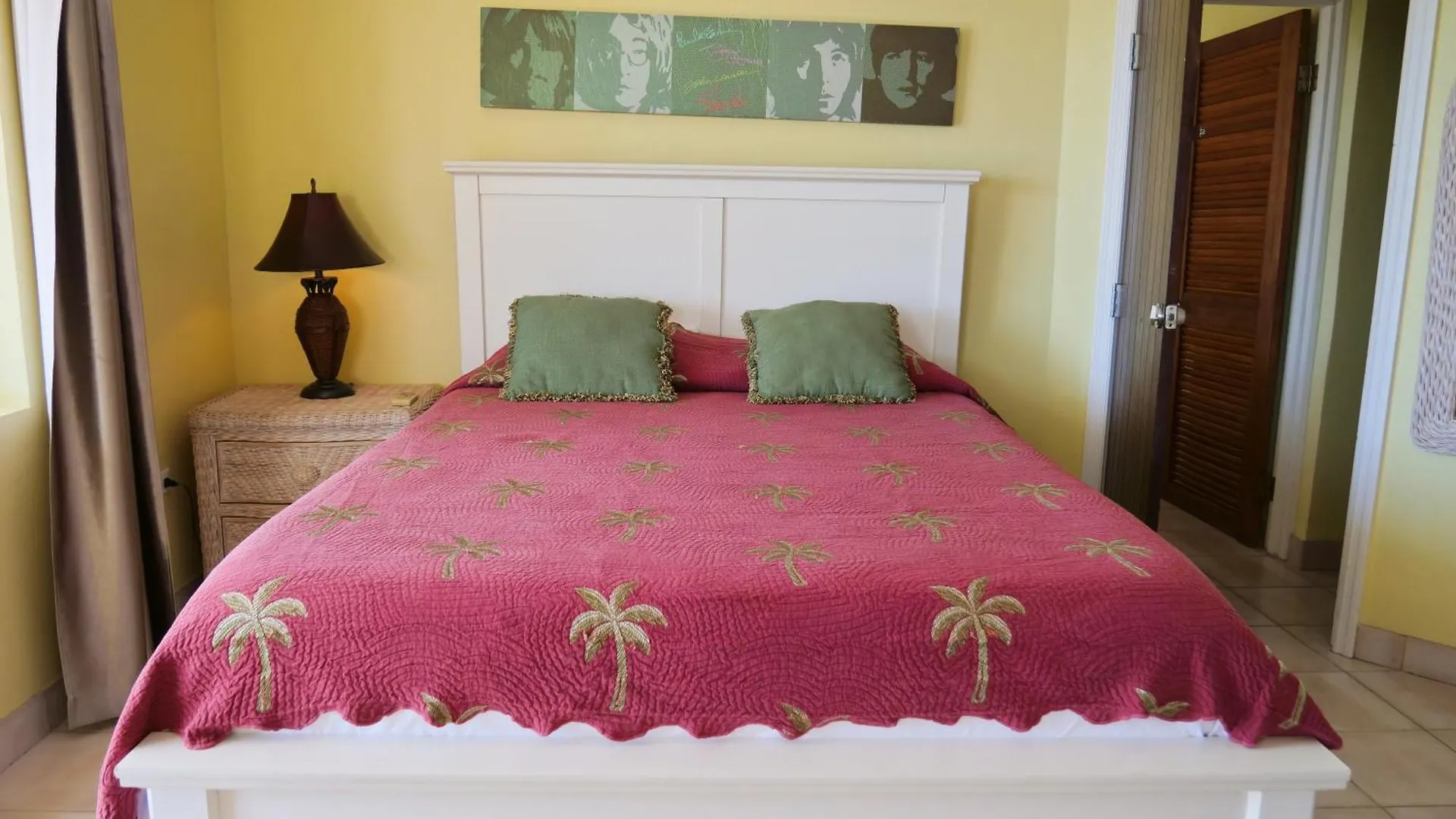 Villa Luminara- Lux Pool, Garden, Retreat & Beach Oyster Pond